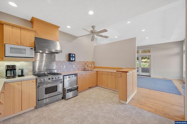 300 Reuben Boise Rd, Dallas, OR 97338