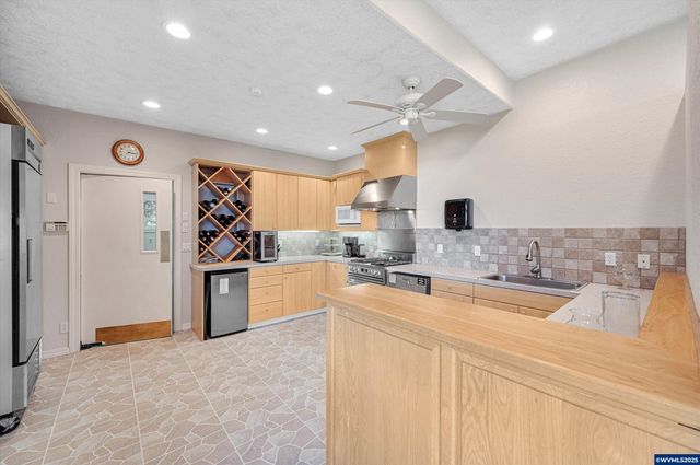 300 Reuben Boise Rd, Dallas, OR 97338