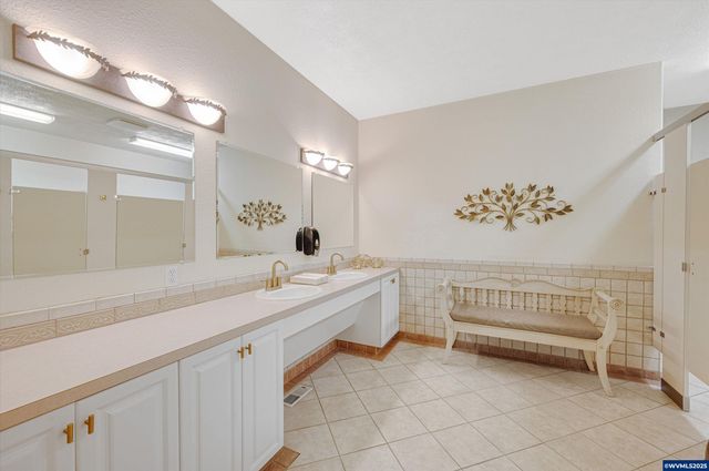 300 Reuben Boise Rd, Dallas, OR 97338