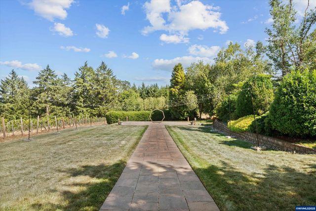 300 Reuben Boise Rd, Dallas, OR 97338