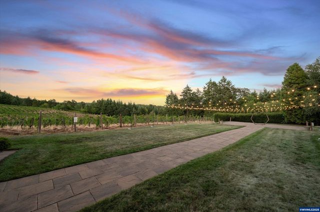 300 Reuben Boise Rd, Dallas, OR 97338