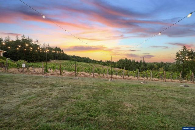 300 Reuben Boise Rd, Dallas, OR 97338