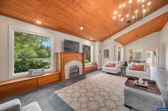 300 Reuben Boise Rd, Dallas, OR 97338