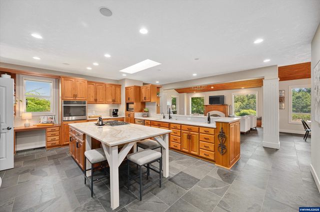 300 Reuben Boise Rd, Dallas, OR 97338