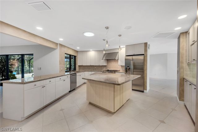 13024 Valewood DR, Naples, FL 34119