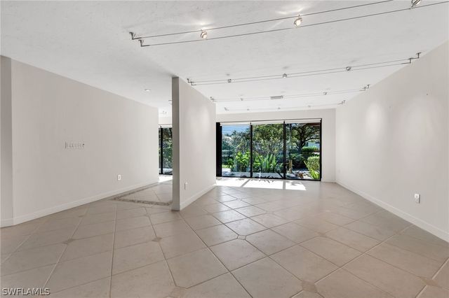 13024 Valewood DR, Naples, FL 34119