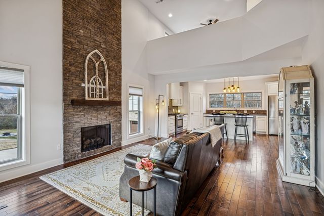 1412 Brook Dr, Columbia, TN 38401