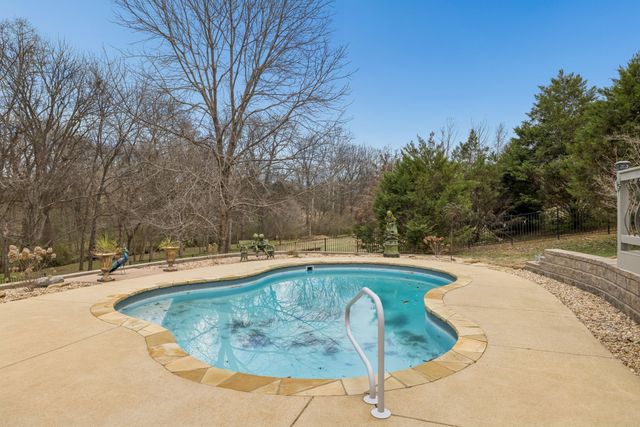 1412 Brook Dr, Columbia, TN 38401