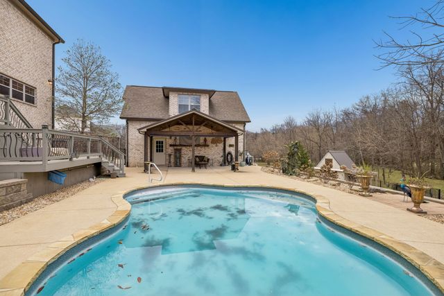 1412 Brook Dr, Columbia, TN 38401