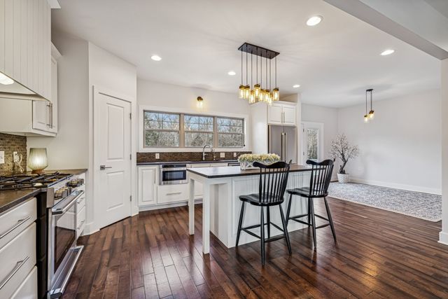 1412 Brook Dr, Columbia, TN 38401