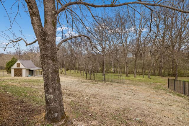 1412 Brook Dr, Columbia, TN 38401