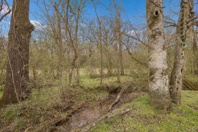 1412 Brook Dr, Columbia, TN 38401