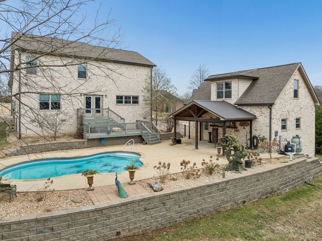 1412 Brook Dr, Columbia, TN 38401