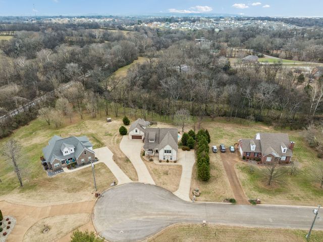 1412 Brook Dr, Columbia, TN 38401