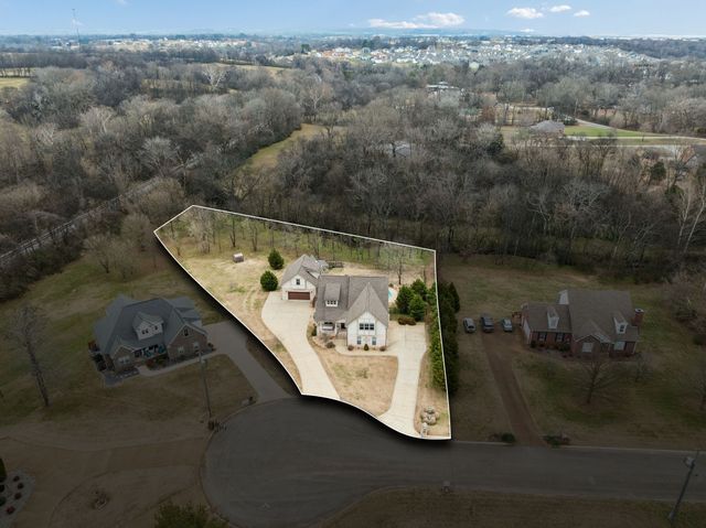 1412 Brook Dr, Columbia, TN 38401