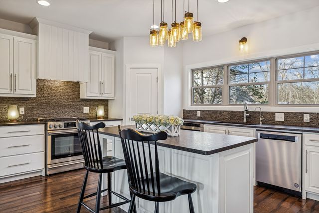 1412 Brook Dr, Columbia, TN 38401