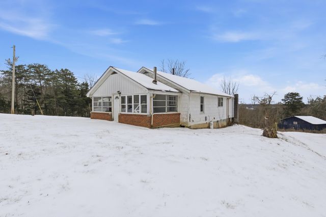 645 Old Fox Road, Irvine, KY 40336