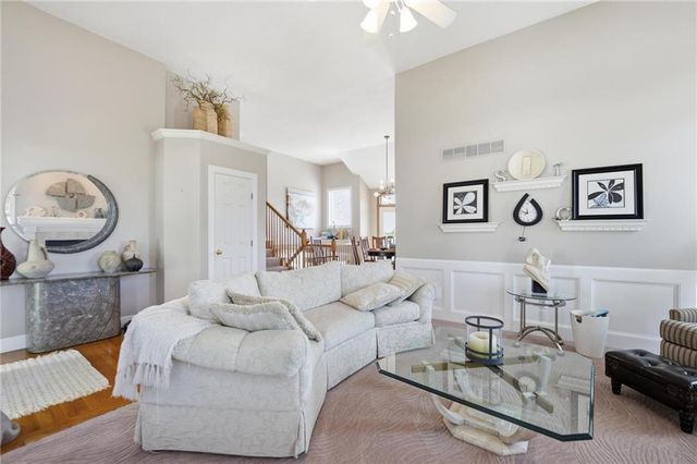521 SW Graystone Drive, Grain Valley, MO 64029