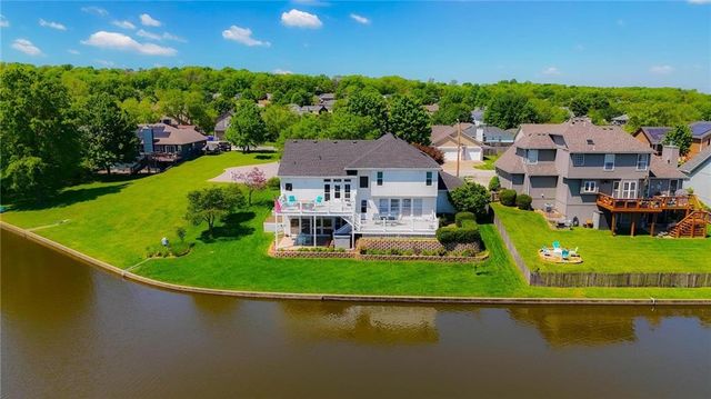 521 SW Graystone Drive, Grain Valley, MO 64029