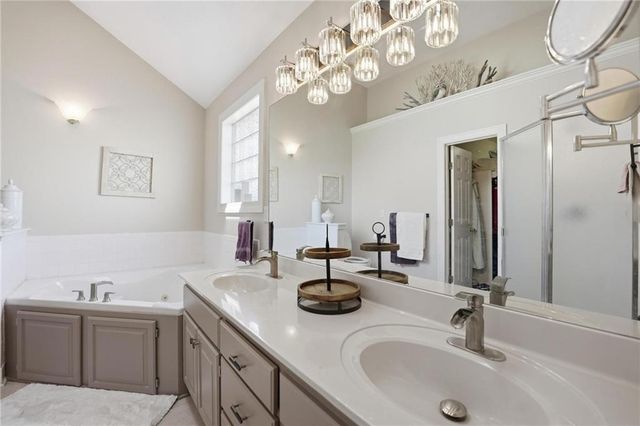 521 SW Graystone Drive, Grain Valley, MO 64029