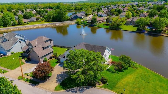 521 SW Graystone Drive, Grain Valley, MO 64029