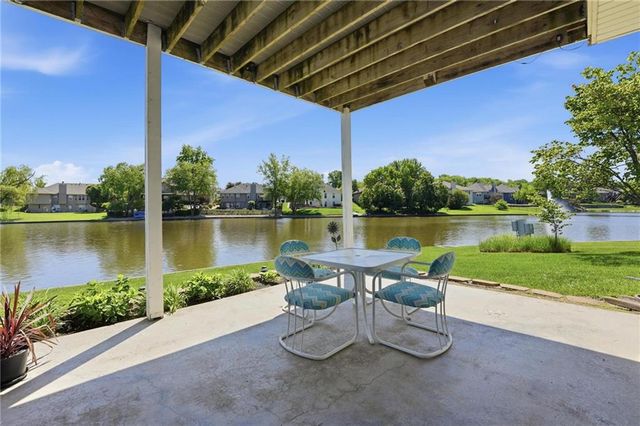 521 SW Graystone Drive, Grain Valley, MO 64029
