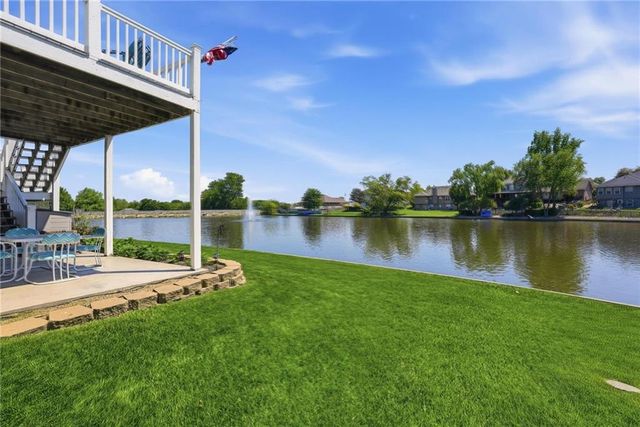 521 SW Graystone Drive, Grain Valley, MO 64029