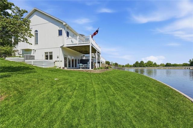 521 SW Graystone Drive, Grain Valley, MO 64029