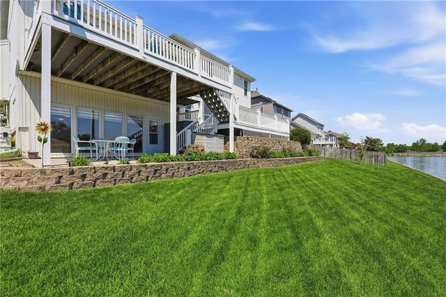 521 SW Graystone Drive, Grain Valley, MO 64029