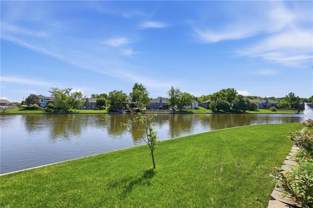 521 SW Graystone Drive, Grain Valley, MO 64029