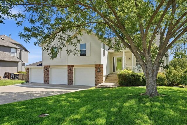 521 SW Graystone Drive, Grain Valley, MO 64029