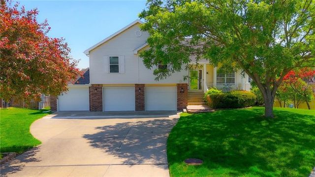 521 SW Graystone Drive, Grain Valley, MO 64029