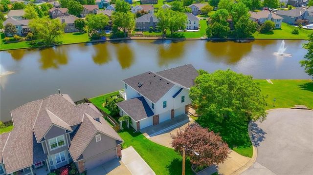 521 SW Graystone Drive, Grain Valley, MO 64029