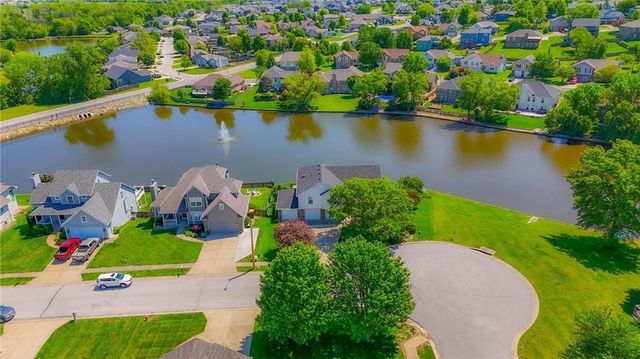 521 SW Graystone Drive, Grain Valley, MO 64029