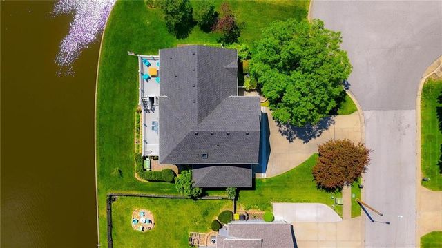 521 SW Graystone Drive, Grain Valley, MO 64029