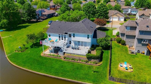 521 SW Graystone Drive, Grain Valley, MO 64029