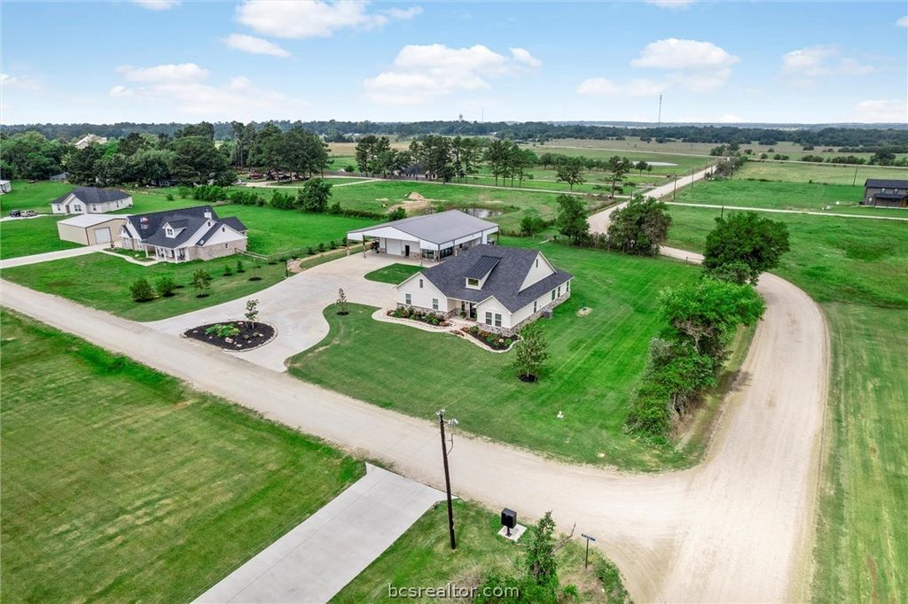 914 Axis Lane, Franklin, TX 77856 — exterior