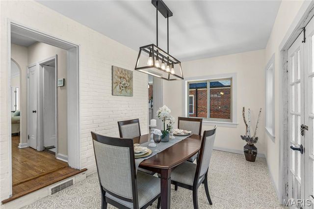 7823 Stanford Avenue, St Louis, MO 63130