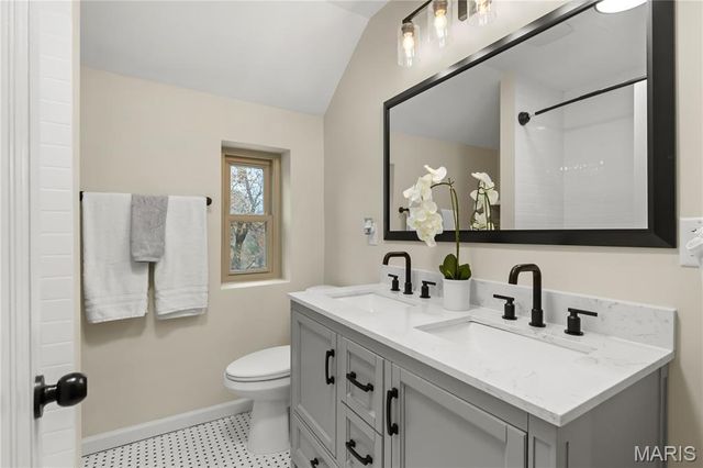 7823 Stanford Avenue, St Louis, MO 63130