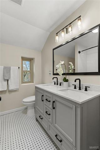 7823 Stanford Avenue, St Louis, MO 63130