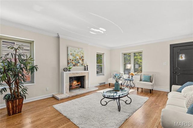 7823 Stanford Avenue, St Louis, MO 63130