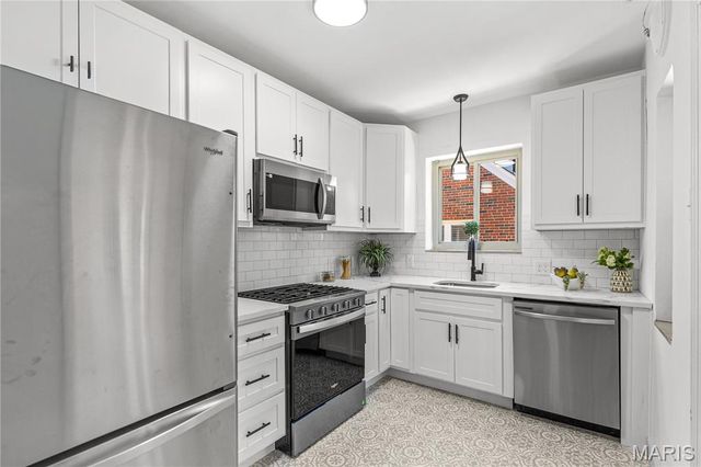 7823 Stanford Avenue, St Louis, MO 63130