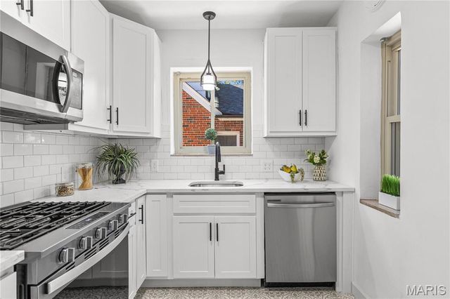 7823 Stanford Avenue, St Louis, MO 63130