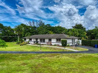 17500 SW 54th St, Southwest Ranches, FL 33331