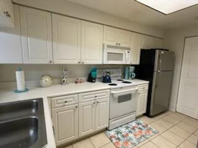 3019 Alcazar Place Apt 102, Palm Beach Gardens, FL 33410