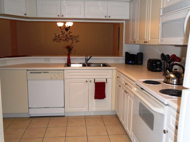 3019 Alcazar Place Apt 102, Palm Beach Gardens, FL 33410