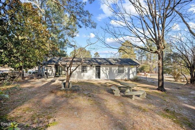 912 E Sanders Street, Four Oaks, NC 27524