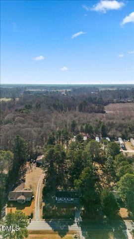 912 E Sanders Street, Four Oaks, NC 27524