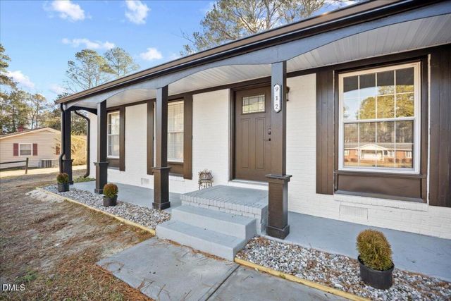 912 E Sanders Street, Four Oaks, NC 27524