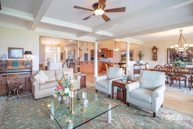 7480 E Grey Lag Dr, Nampa, ID 83687